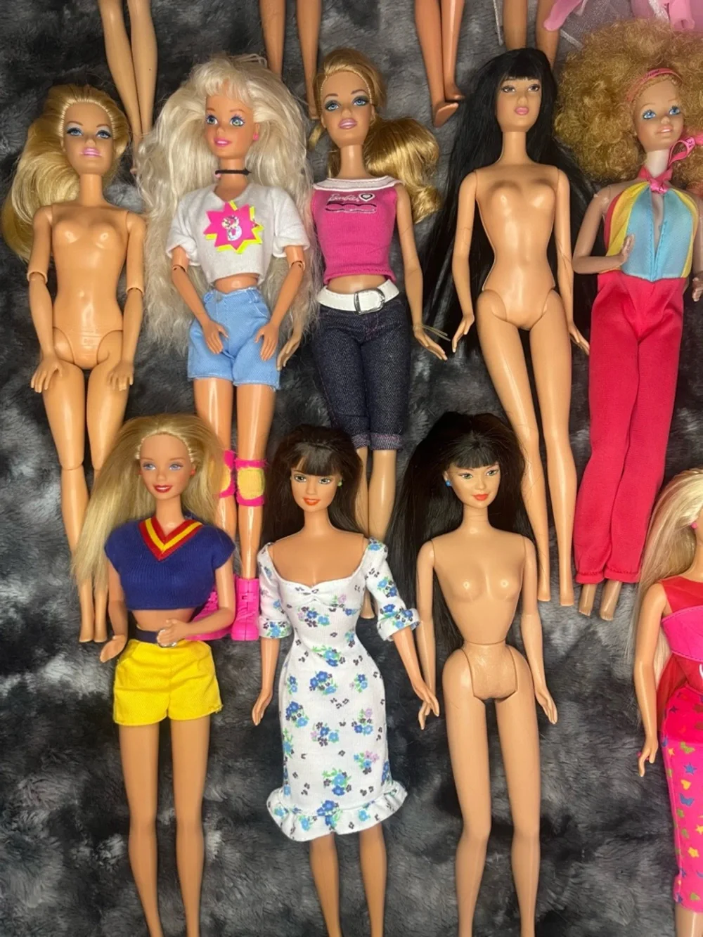 Barbie Huge Lot 80s, 90s Y2K Doll and Clothing - Picture 2 of 15